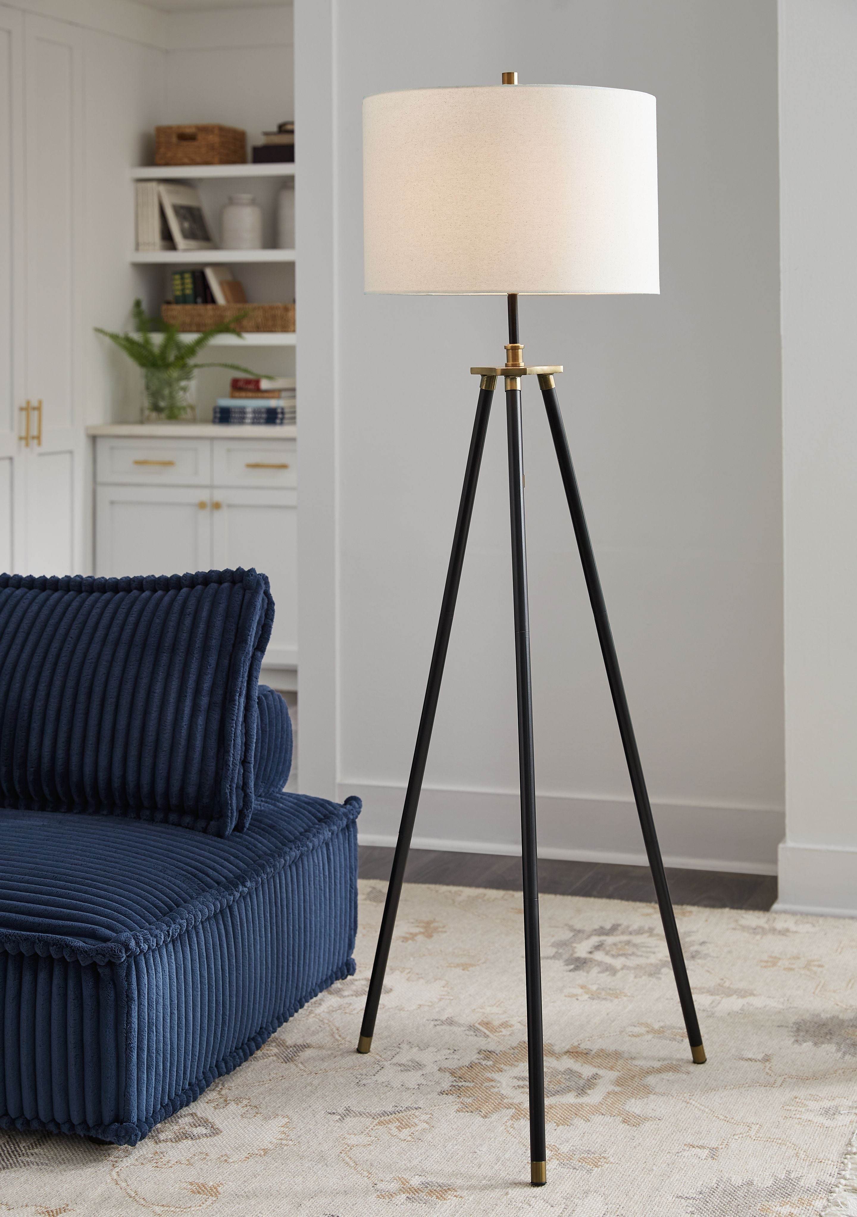 Cashner - Metal Floor Lamp - Black / Gold Finish-1