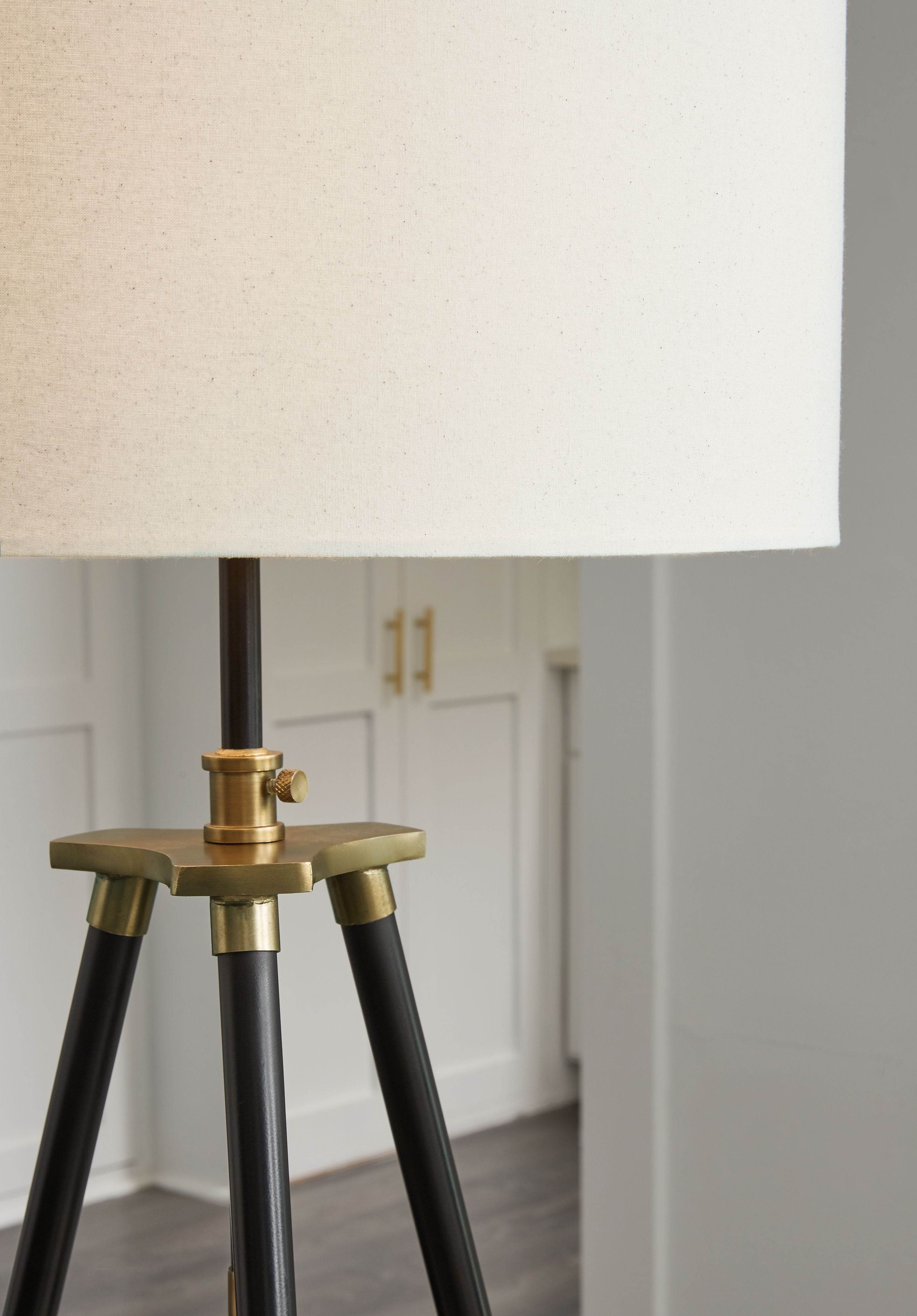 Cashner - Metal Floor Lamp - Black / Gold Finish-2
